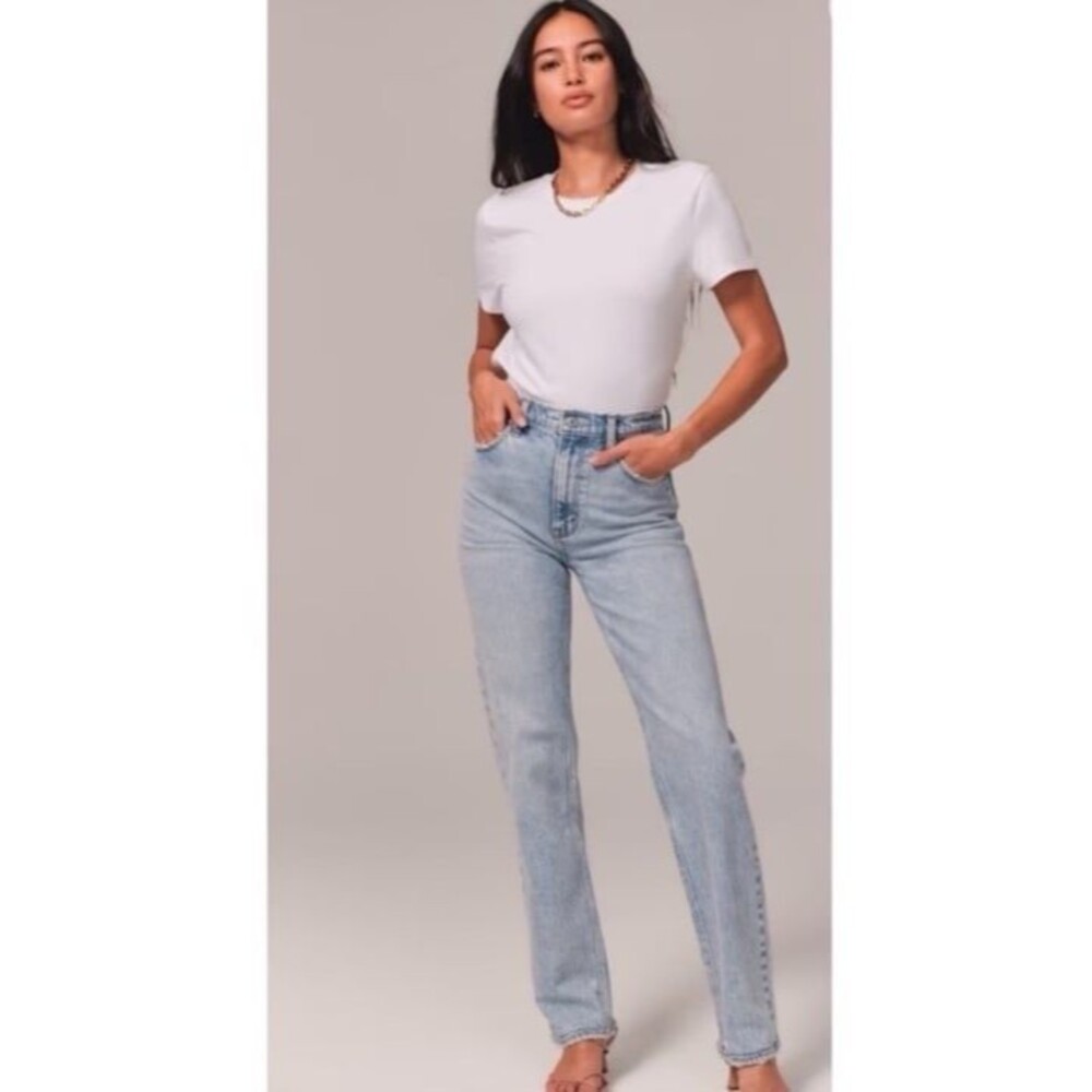 Abercrombie & Fitch The 90s Slim Straight Ultra High Rise Light Wash Jean 25 0S